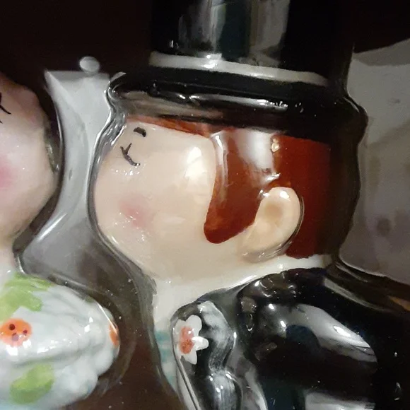 Westland Giftware Kissing Bride/Groom salt/pepper shakers white/black New in Box - Picture 6 of 14